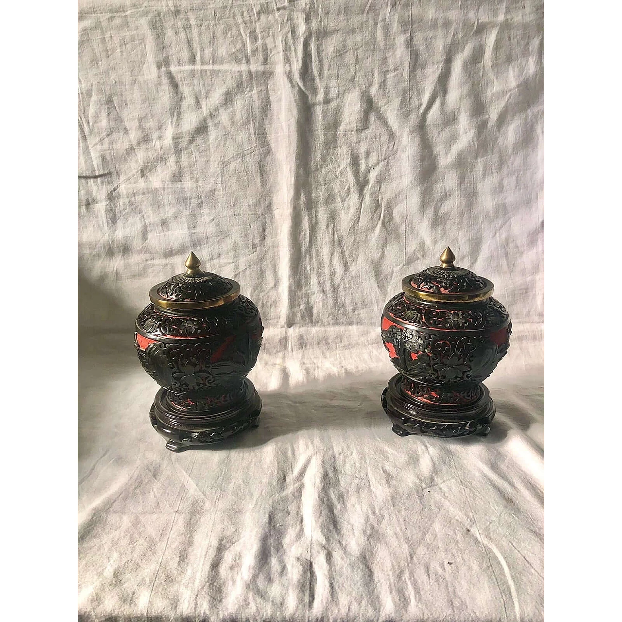 Coppia di vasi da zenzero cinesi cloisonné neri e rossi, anni '20 3