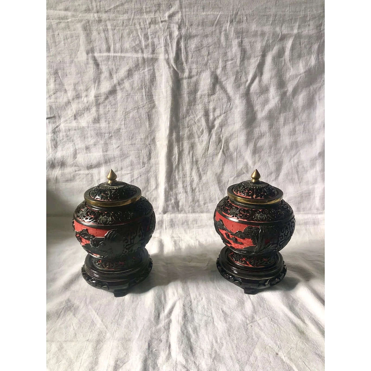 Coppia di vasi da zenzero cinesi cloisonné neri e rossi, anni '20 4