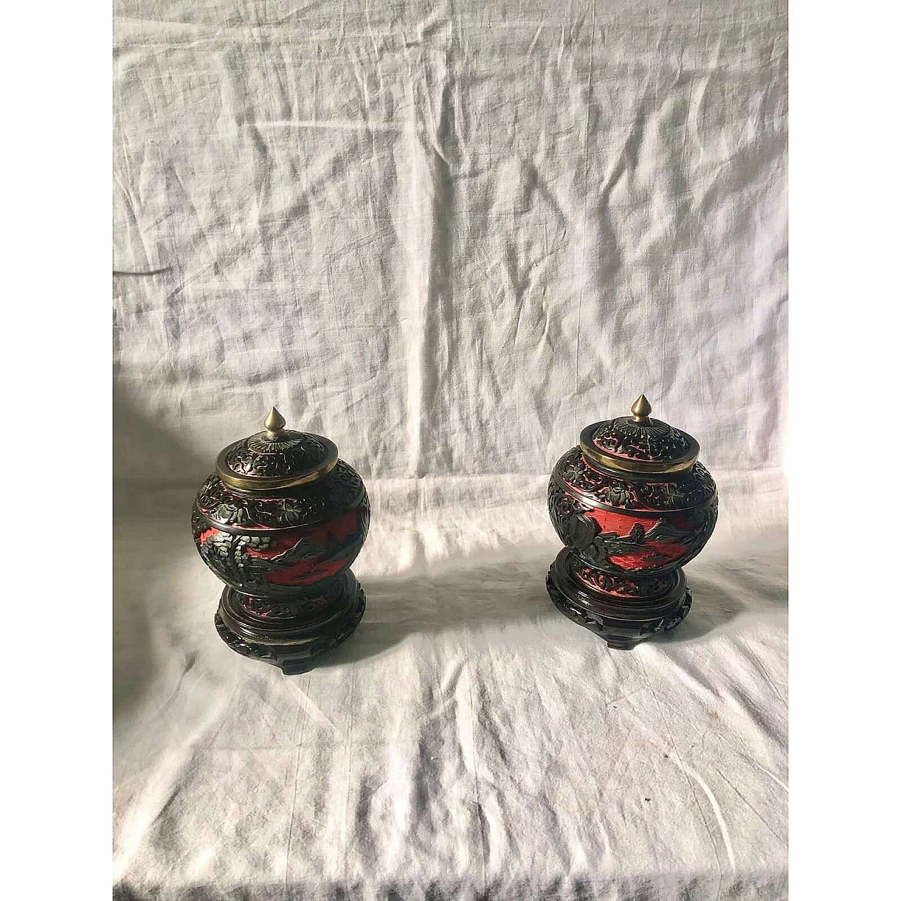 Coppia di vasi da zenzero cinesi cloisonné neri e rossi, anni '20 9
