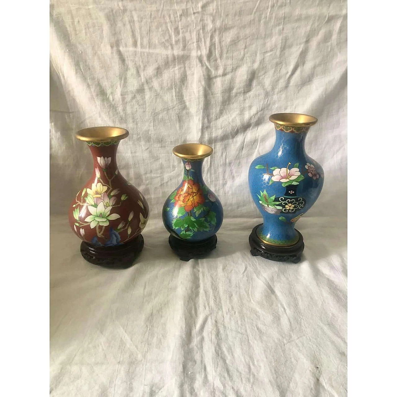3 Chinese cloisonné vases with flowers, 1940s 2