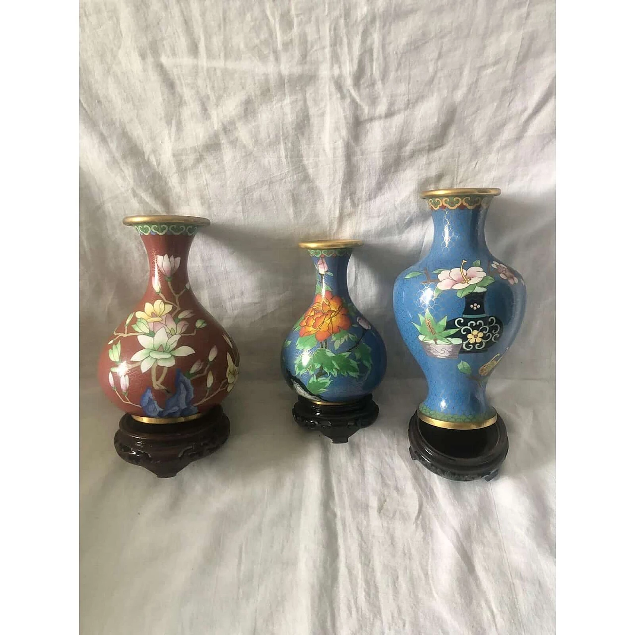 3 Chinese cloisonné vases with flowers, 1940s 10