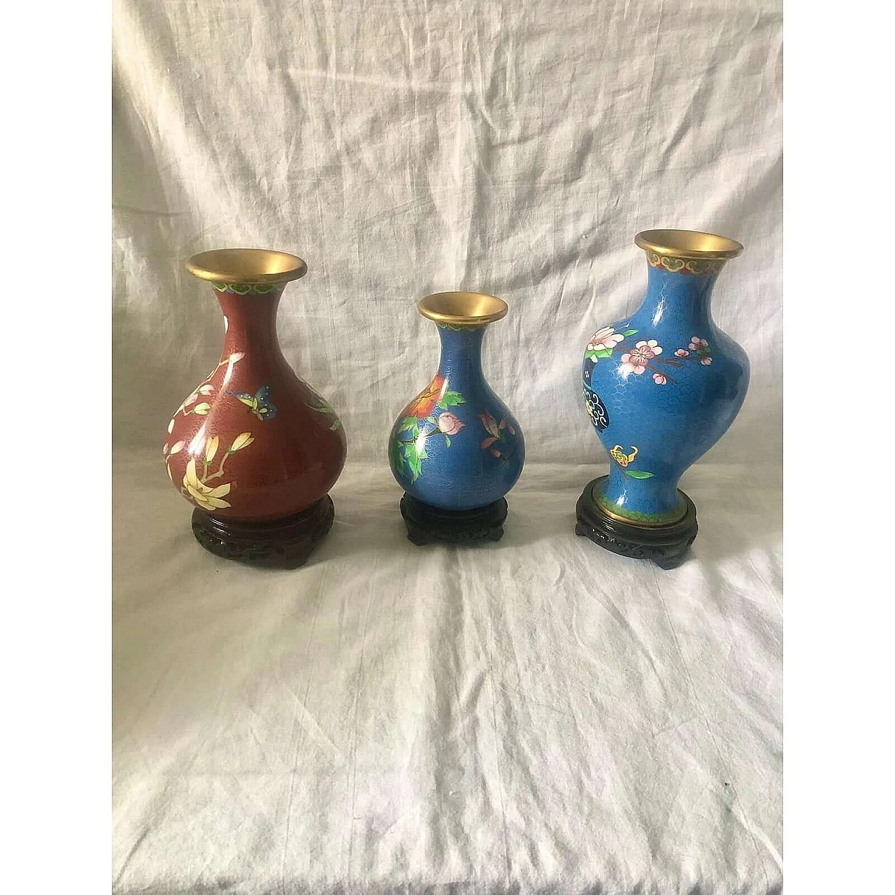 3 Chinese cloisonné vases with flowers, 1940s 11