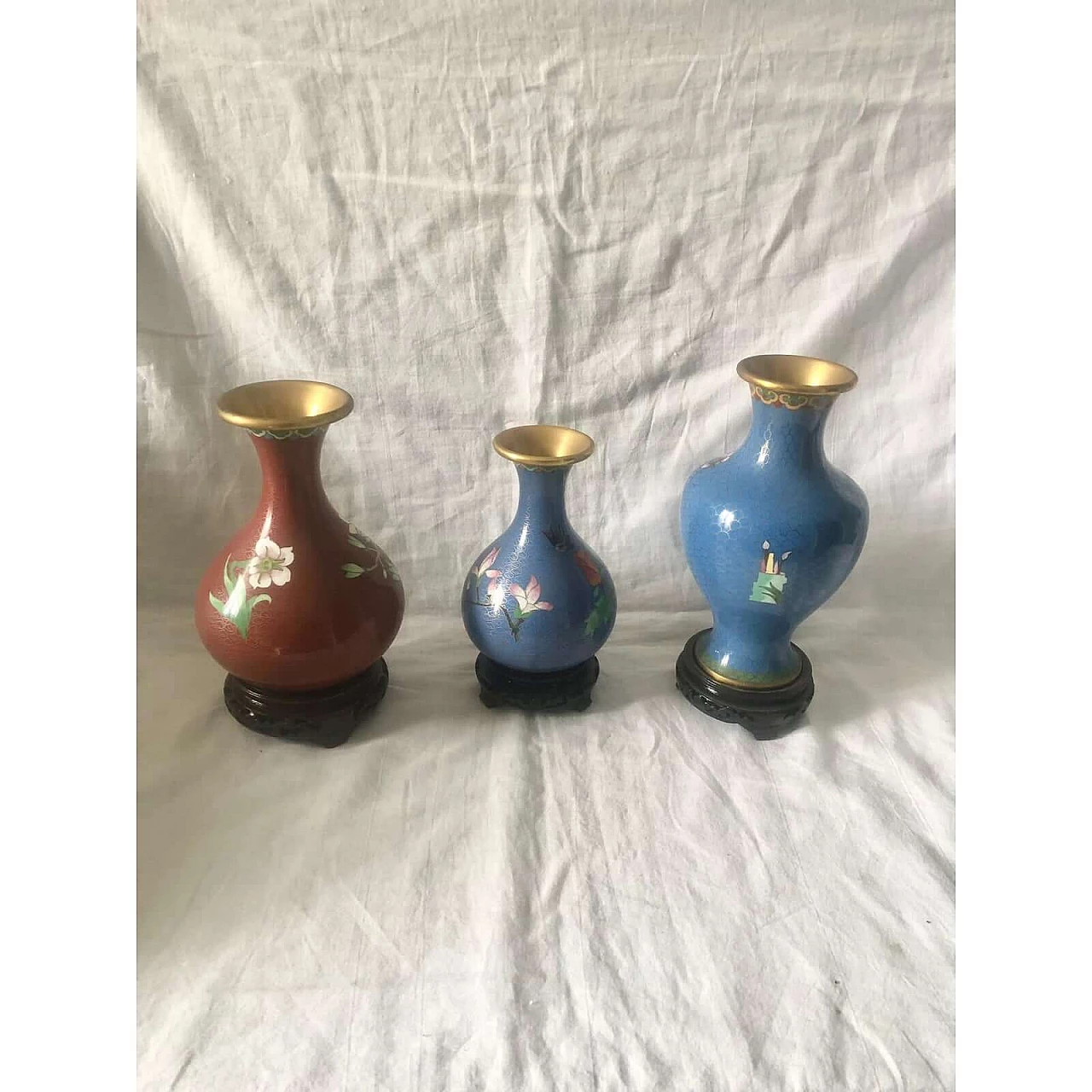 3 Chinese cloisonné vases with flowers, 1940s 12