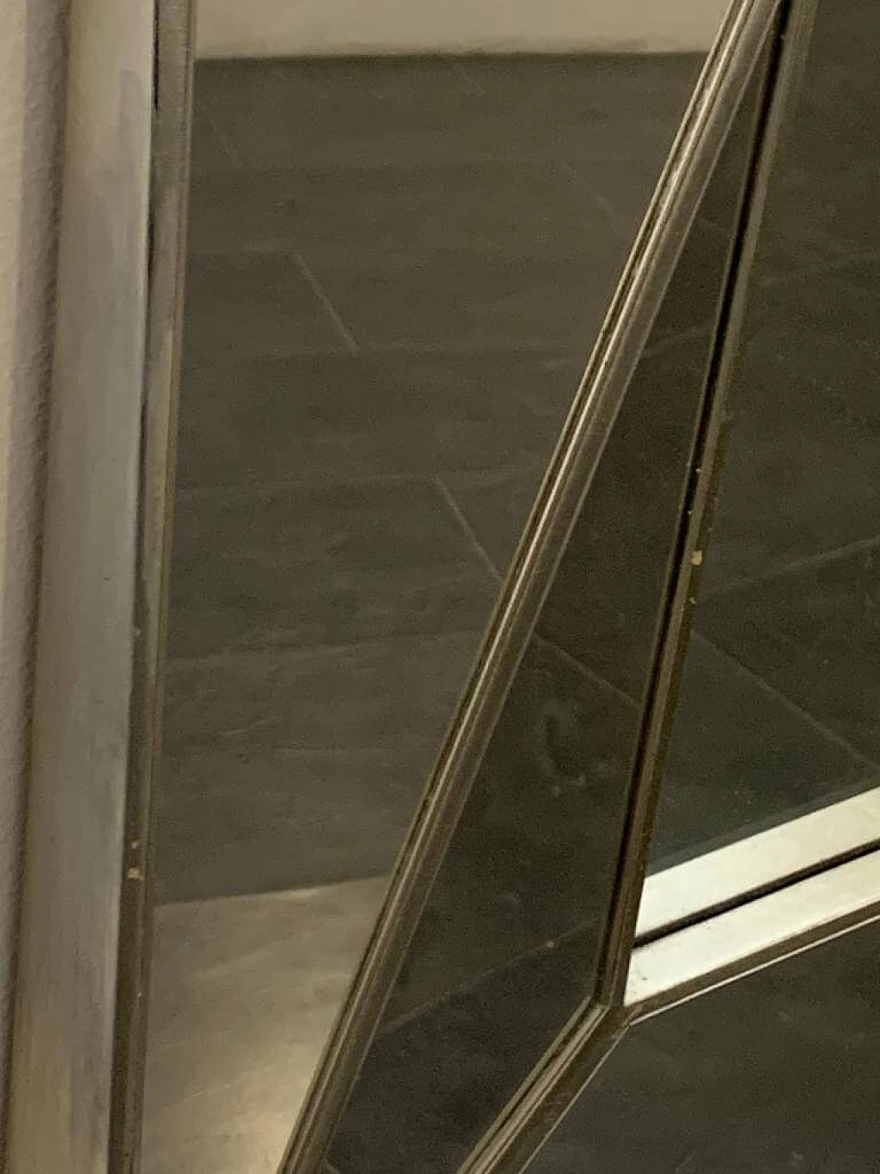 Specchiera in legno argentato di gusto cubista nello stile di Serge Roche, anni '70 10