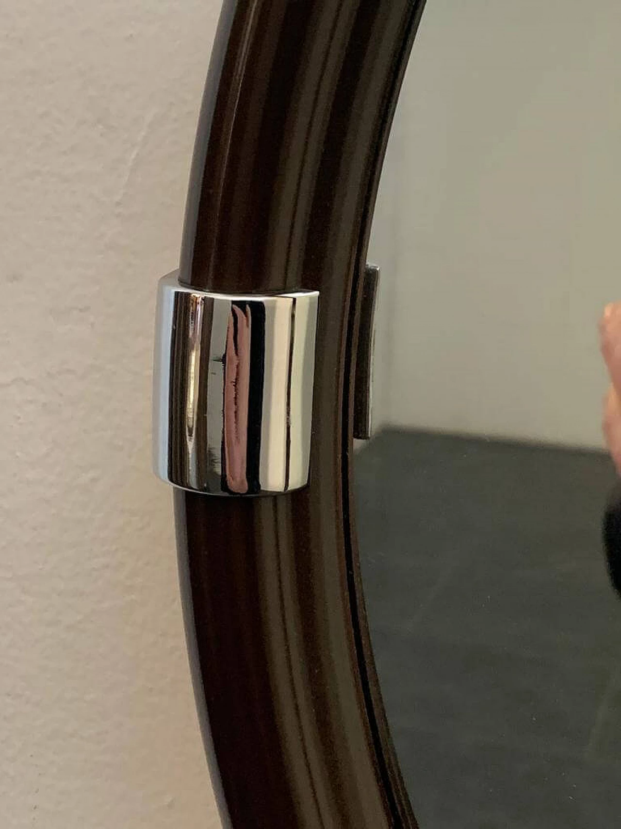 Specchio rotondo con cornice in plastica raccordata in acciaio per Carrara & Matta, anni '70 6