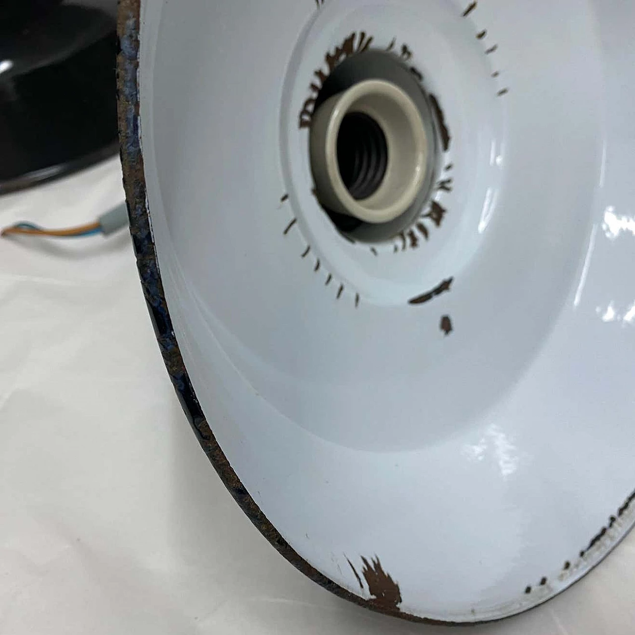 3 Lampadari industriali in metallo verniciato, anni '30 3