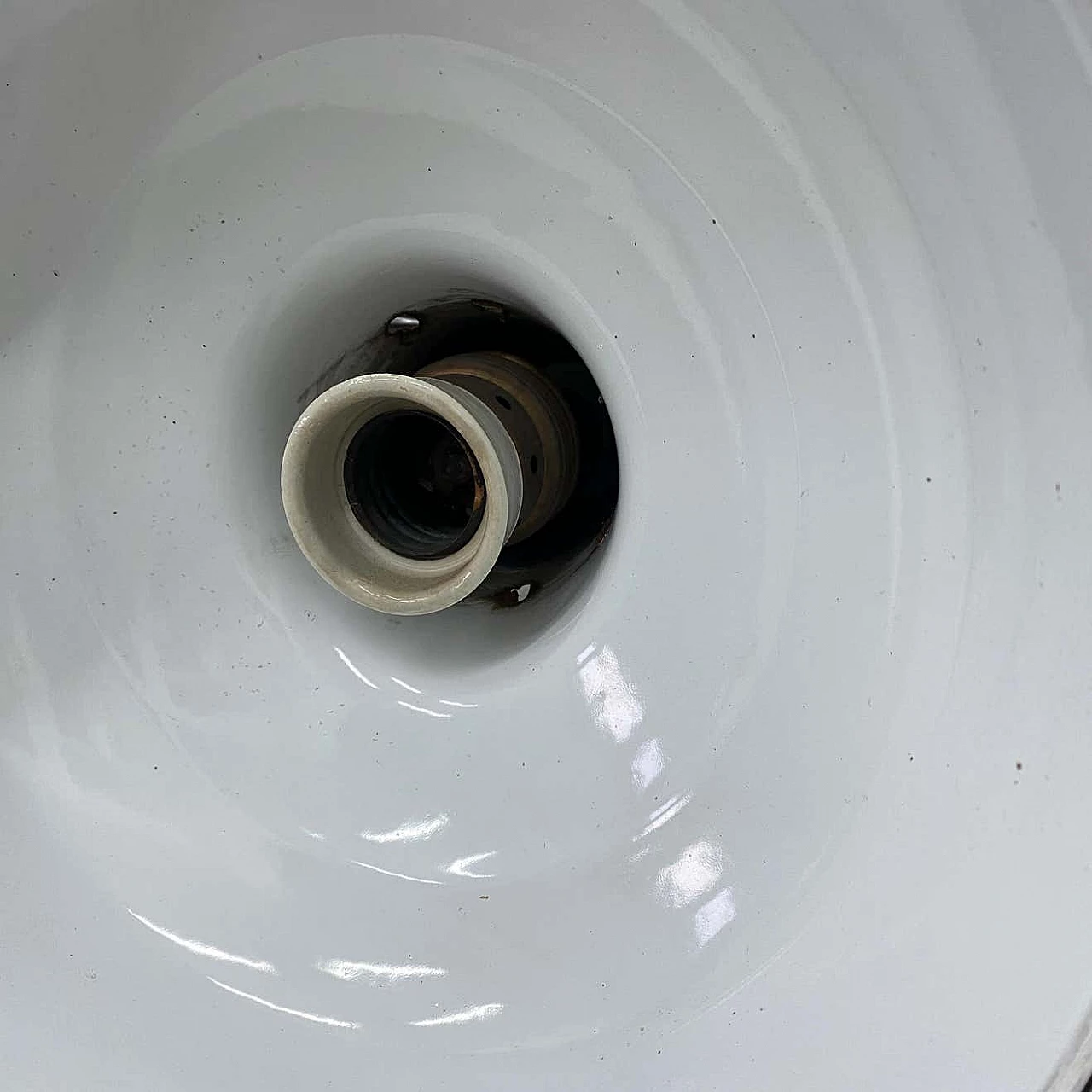 3 Lampadari industriali in metallo verniciato, anni '30 10