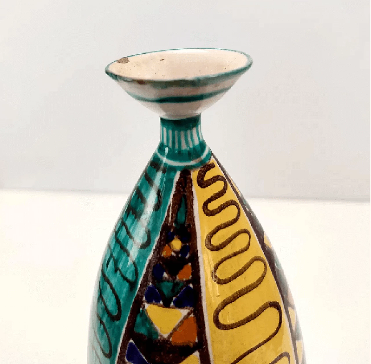 Vaso in ceramica laccata multicolore con motivi geometrici, anni '50 6