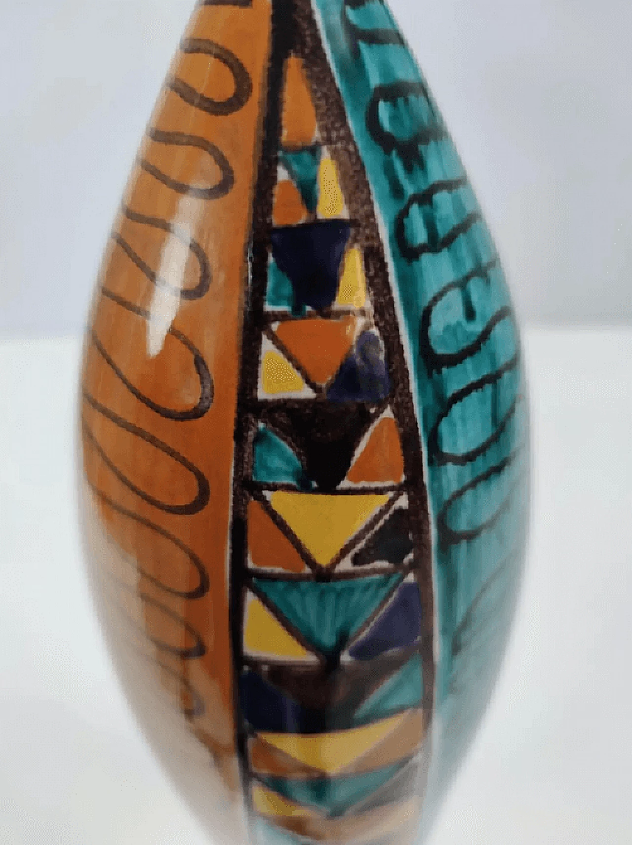 Vaso in ceramica laccata multicolore con motivi geometrici, anni '50 9