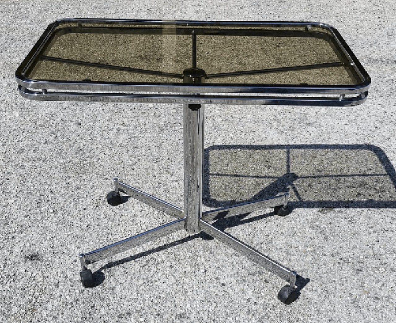 Tavolino in acciaio e vetro fumé nello stile di Allegri Parma, anni '60 1