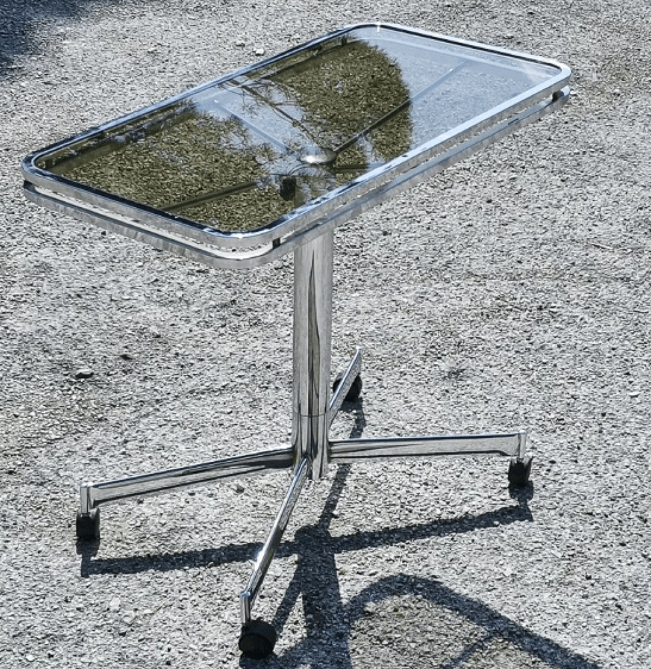 Tavolino in acciaio e vetro fumé nello stile di Allegri Parma, anni '60 6