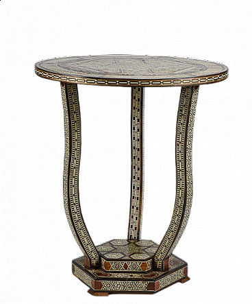 Tavolino in legno intarsiato con madreperla in stile bugattiano, metà '900