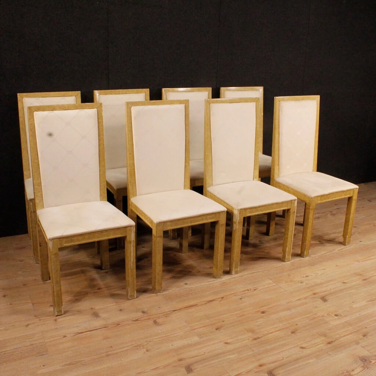 8 Sedie in legno laccato e dipinto rivestite in tessuto, anni '60 1