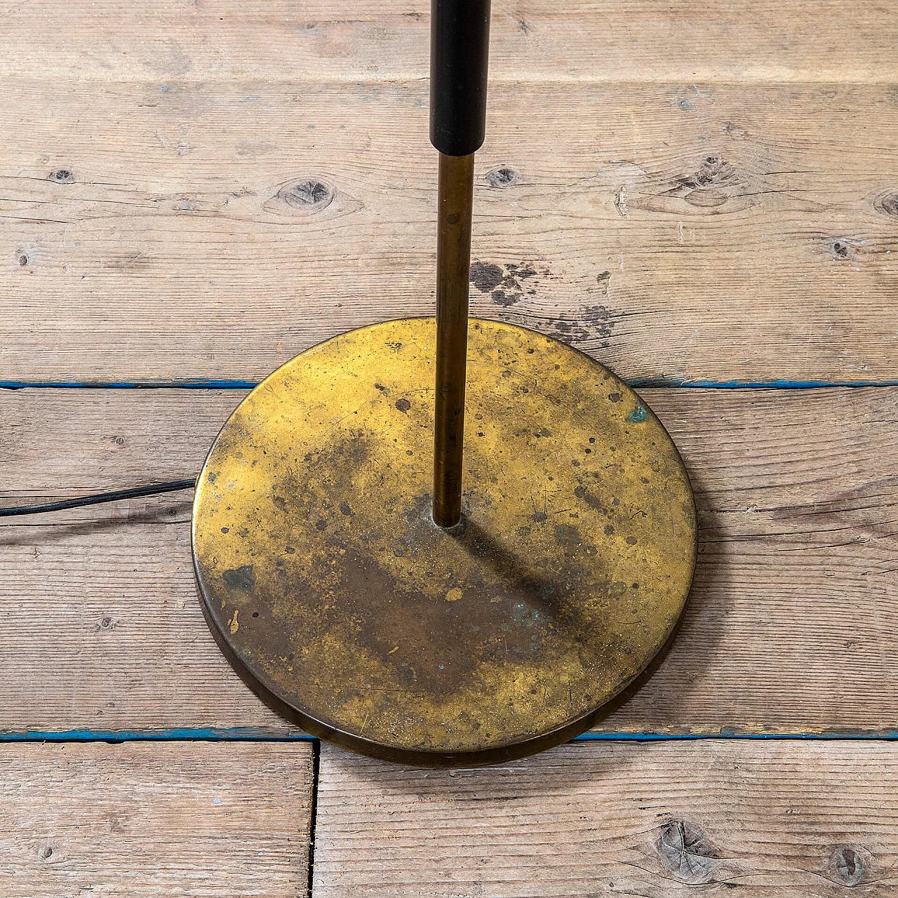 Floor lamp with brass frame and plexi diffuser by Giuseppe Ostuni for Oluce, 1950s 6