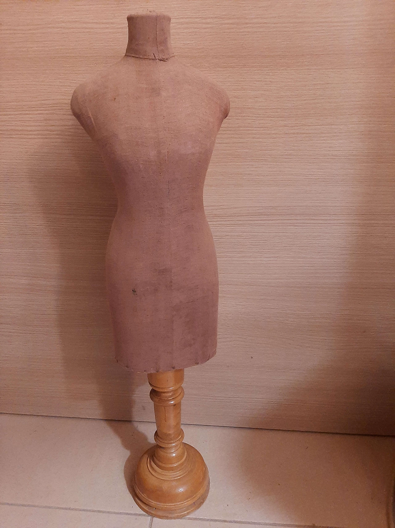 Manichino per bambola in tessuto, cartapesta e legno di D. Pighi, anni '50 1