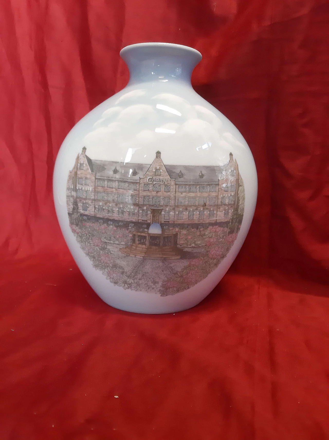 Painted porcelain vase by Bing & Grøndahl 1