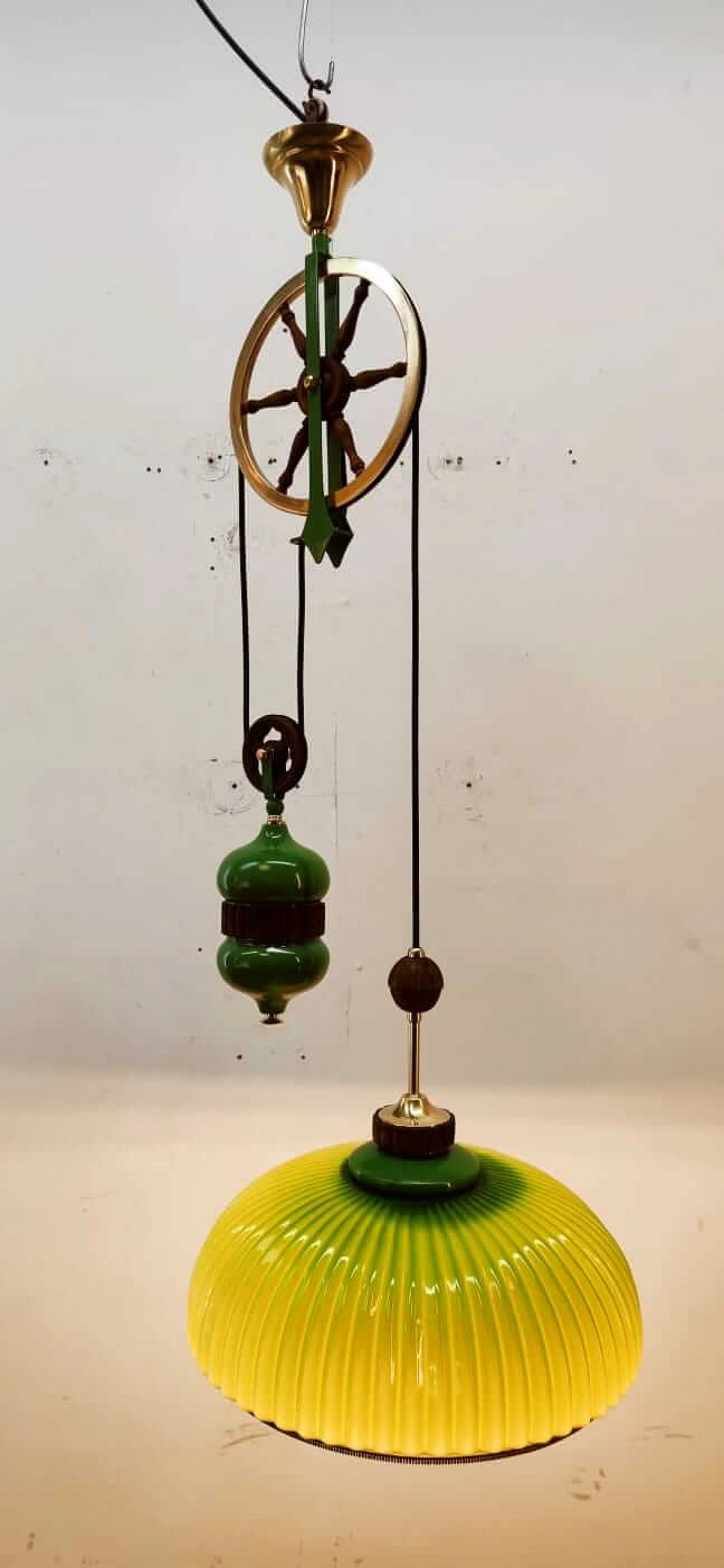 Lampada in vetro di Murano verde con carrucola in ottone e legno, anni '70 2