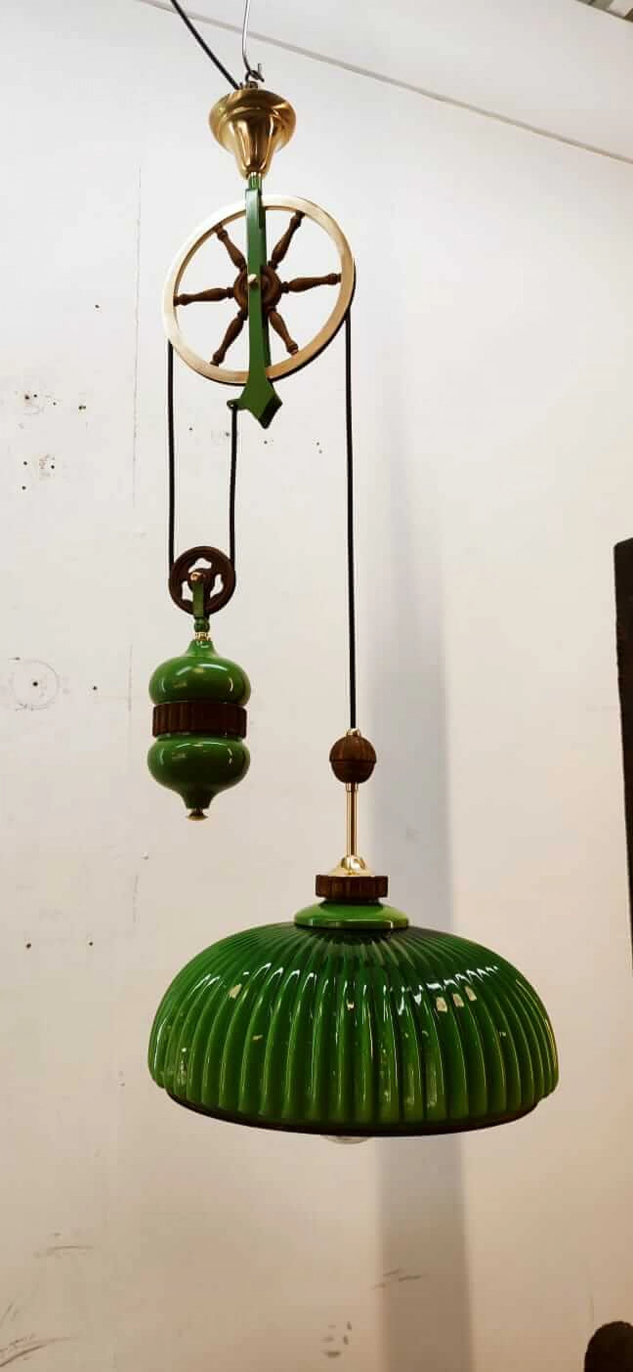 Lampada in vetro di Murano verde con carrucola in ottone e legno, anni '70 8