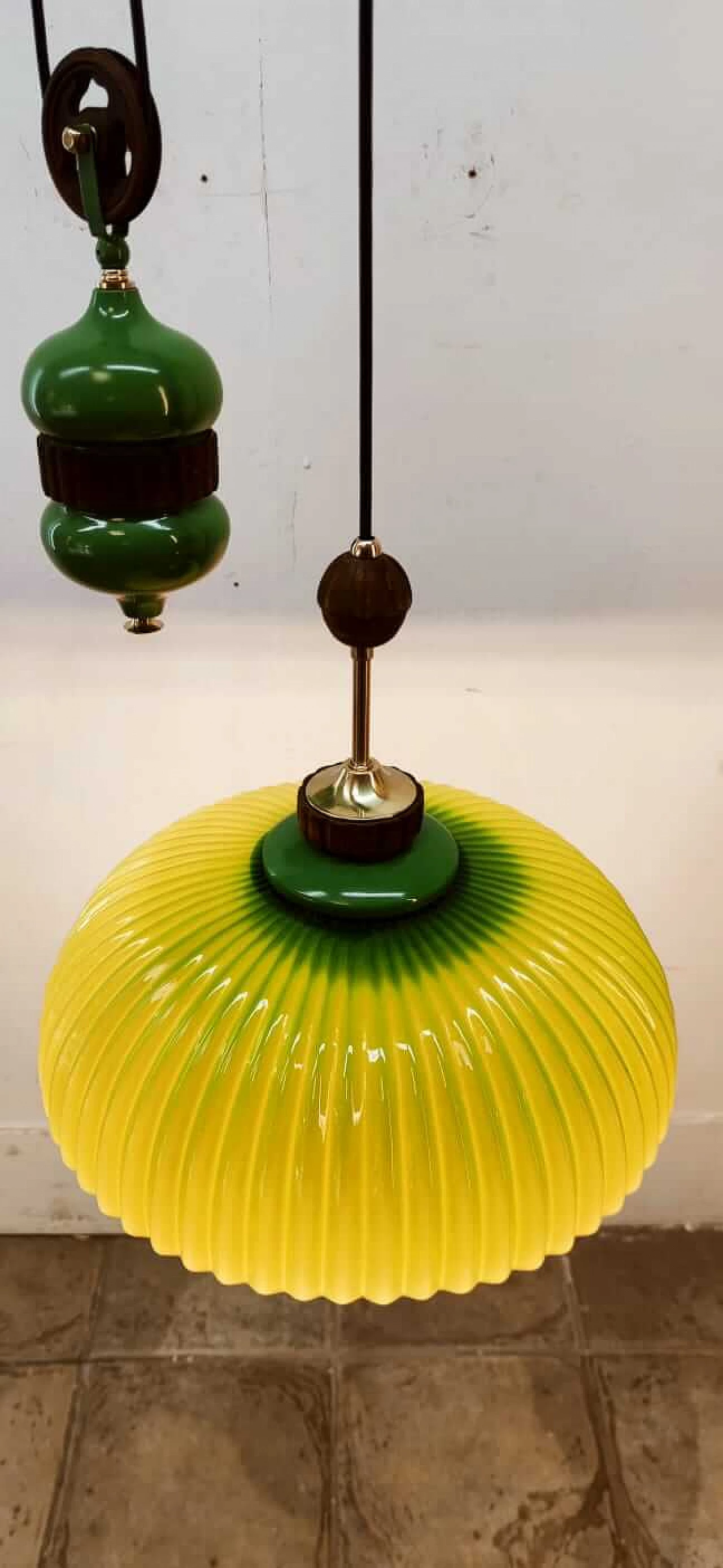 Lampada in vetro di Murano verde con carrucola in ottone e legno, anni '70 12