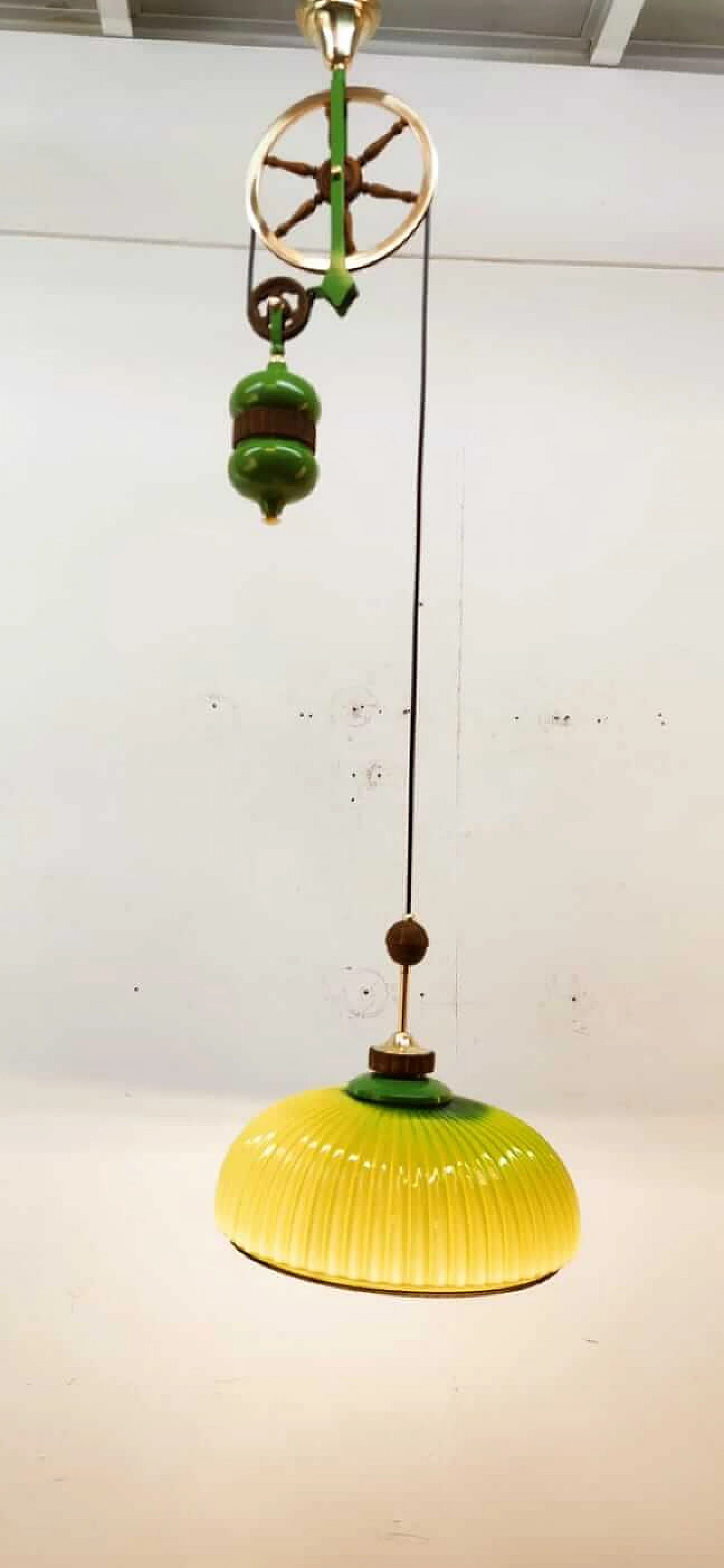 Lampada in vetro di Murano verde con carrucola in ottone e legno, anni '70 20
