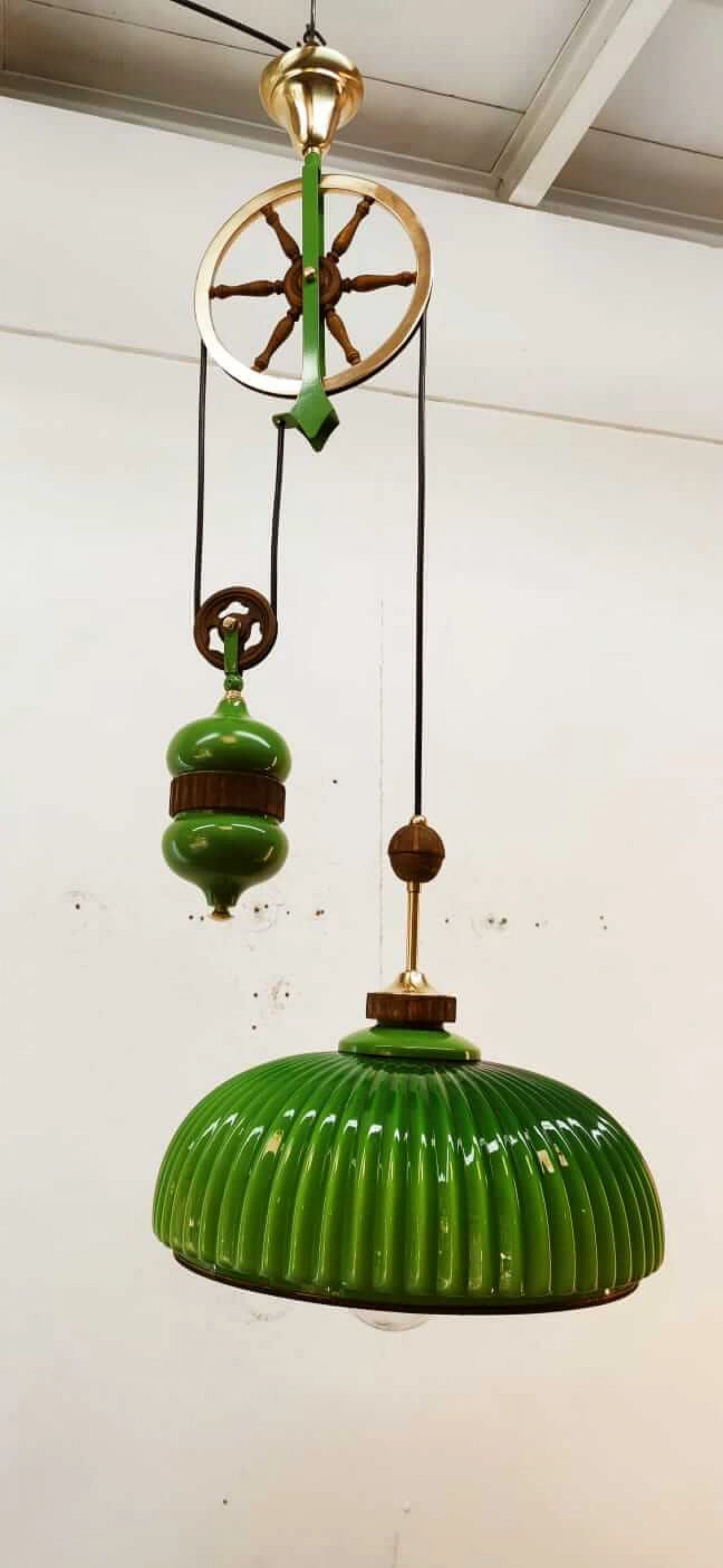 Lampada in vetro di Murano verde con carrucola in ottone e legno, anni '70 26