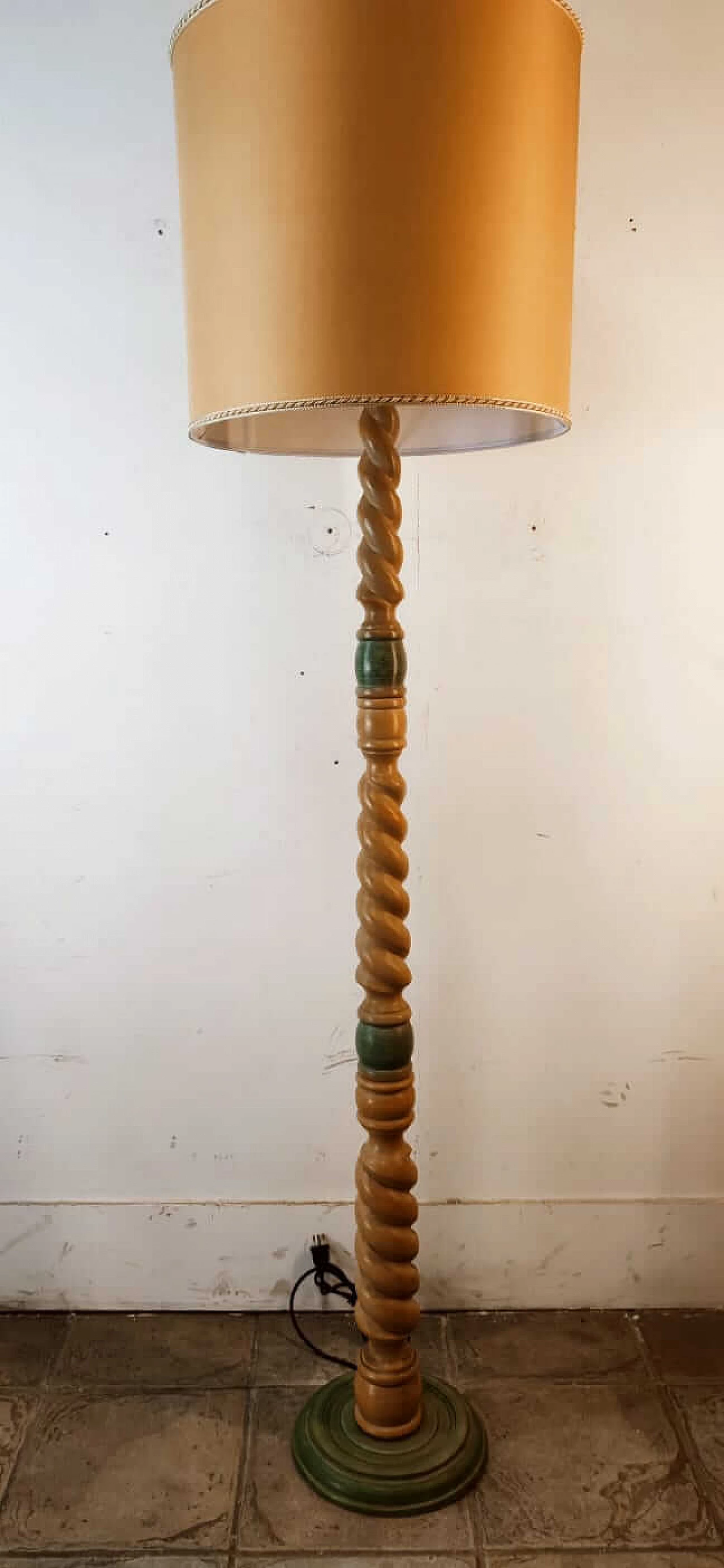 Lampada da terra in legno con paralume in stoffa, anni '70 2