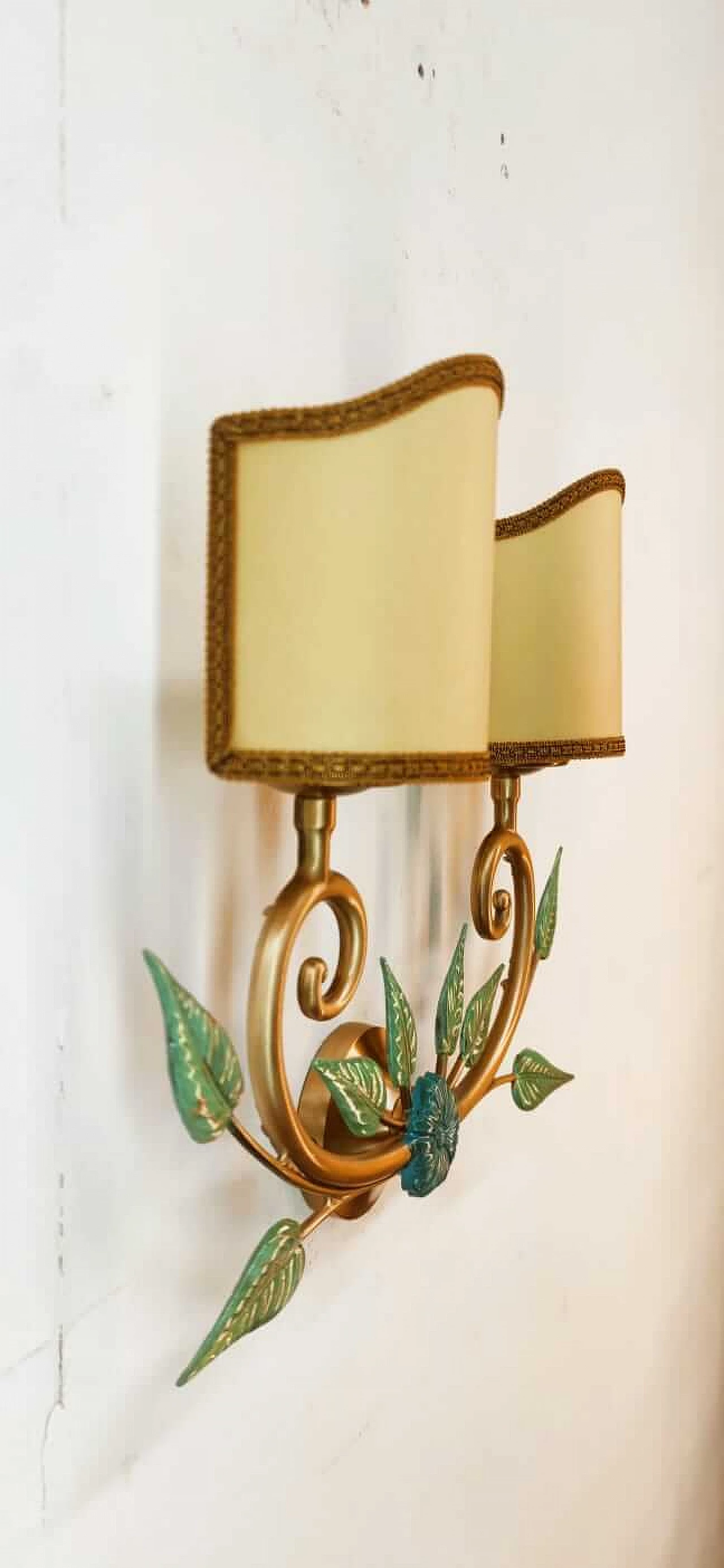 Applique a due luci in ottone con paralumi in pergamena, anni '80 5