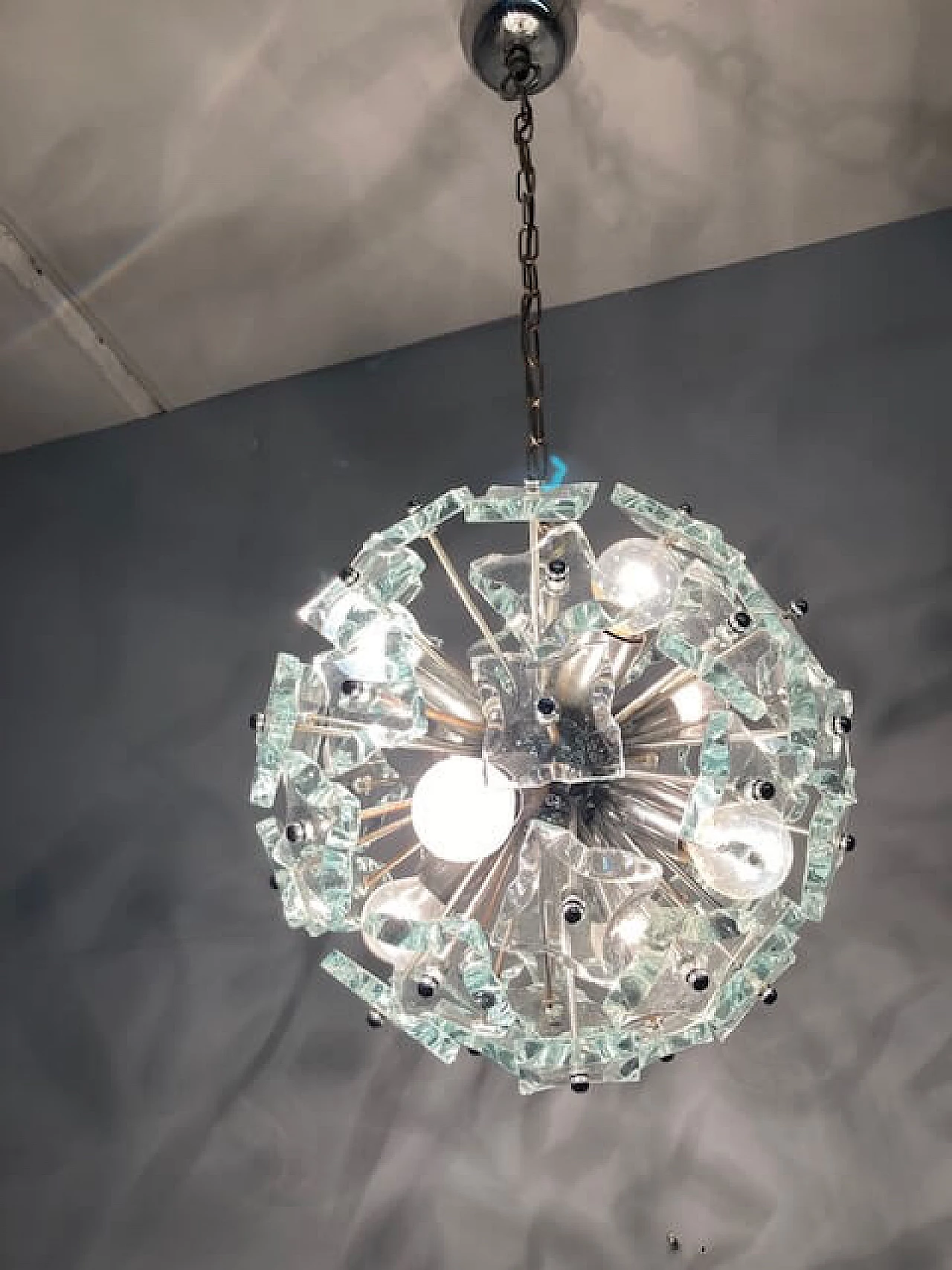 Sputnik eight-light frosted glass chandelier for Fontana Arte, 1968 2