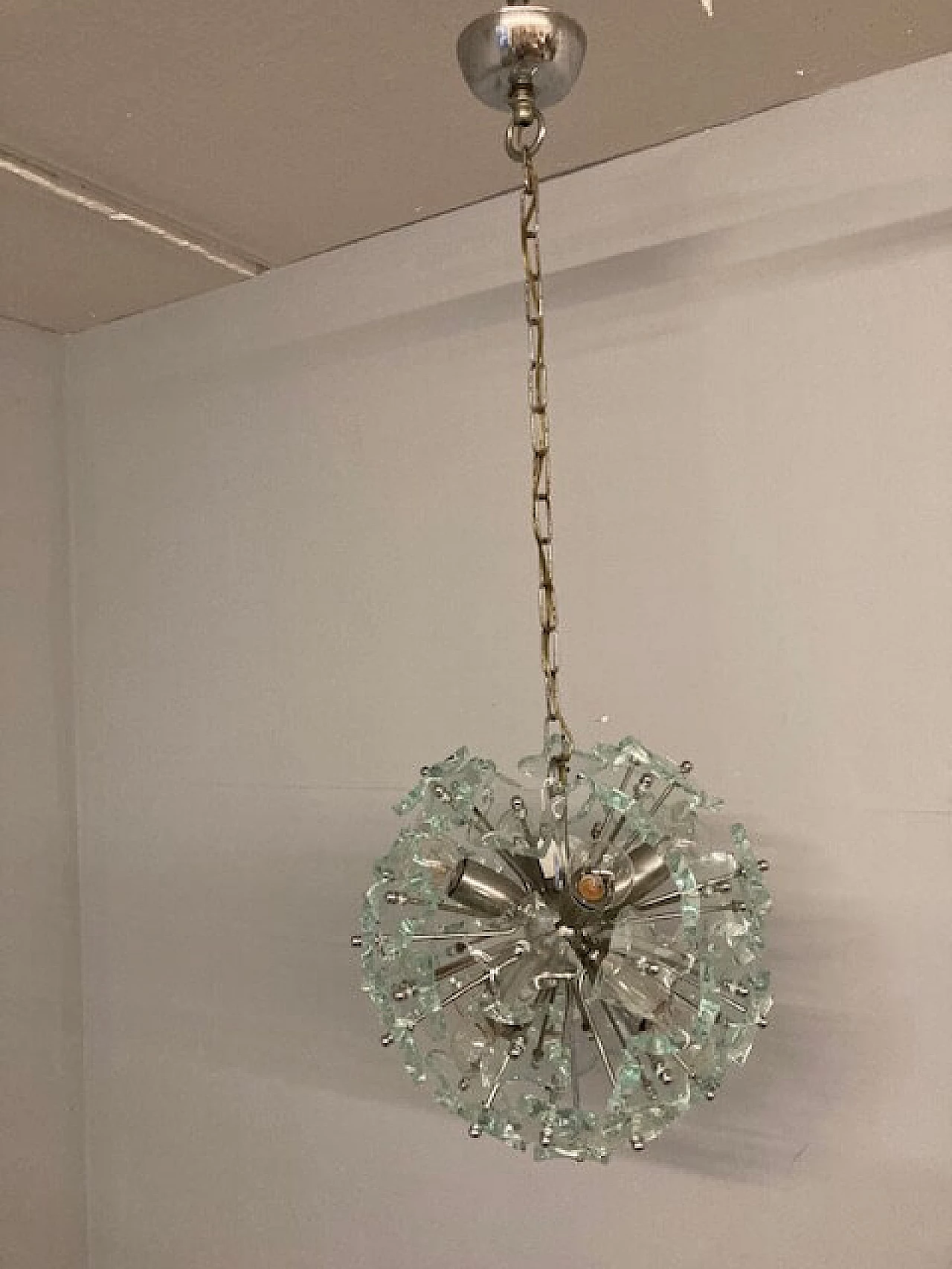 Sputnik eight-light frosted glass chandelier for Fontana Arte, 1968 13