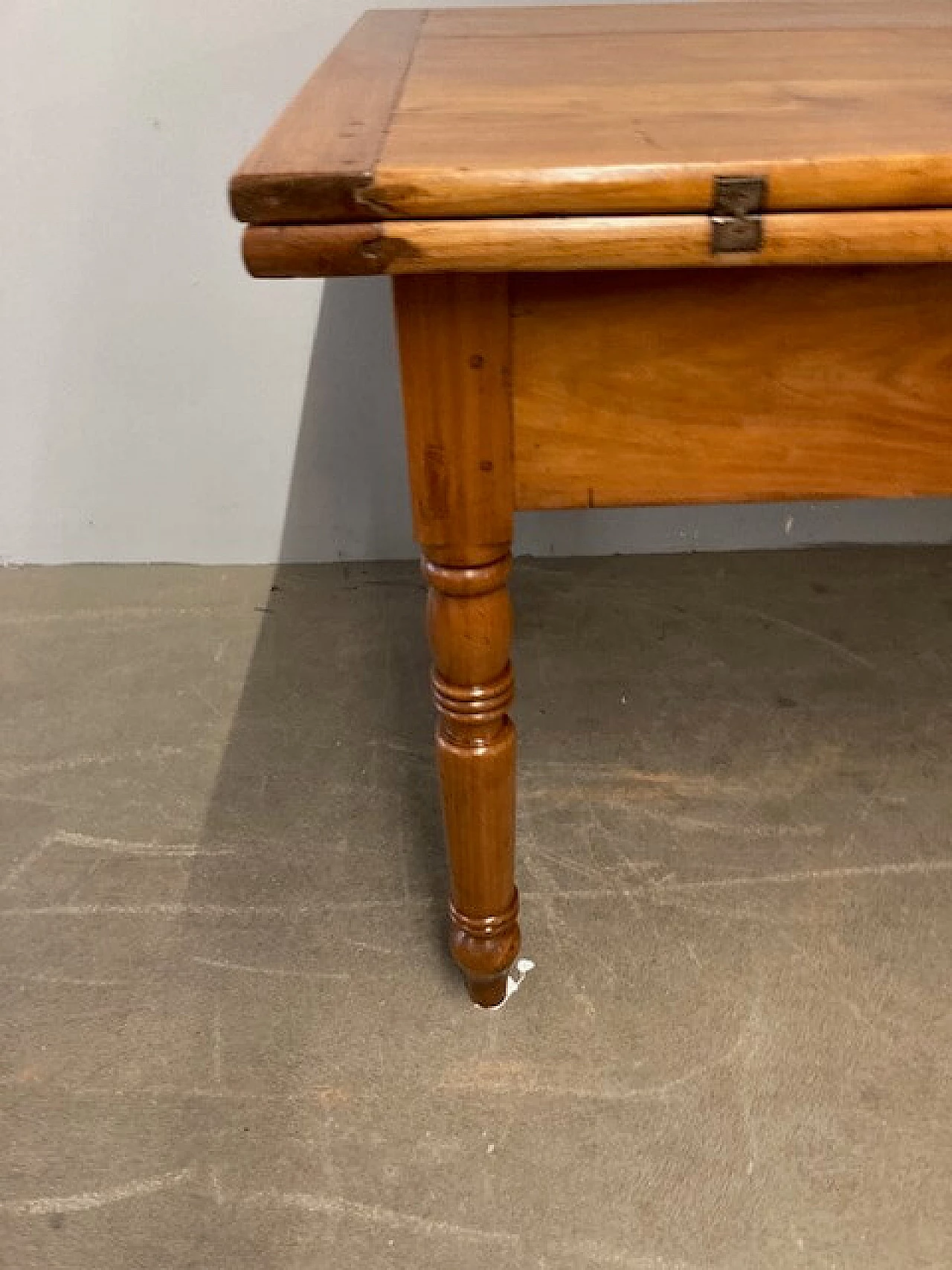 Louis Philippe solid cherry wood extendable table, mid-19th century 3