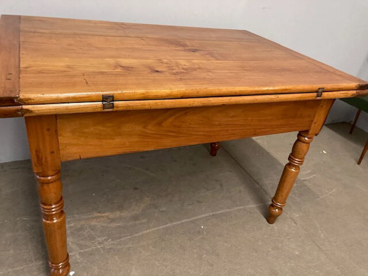 Louis Philippe solid cherry wood extendable table, mid-19th century 4