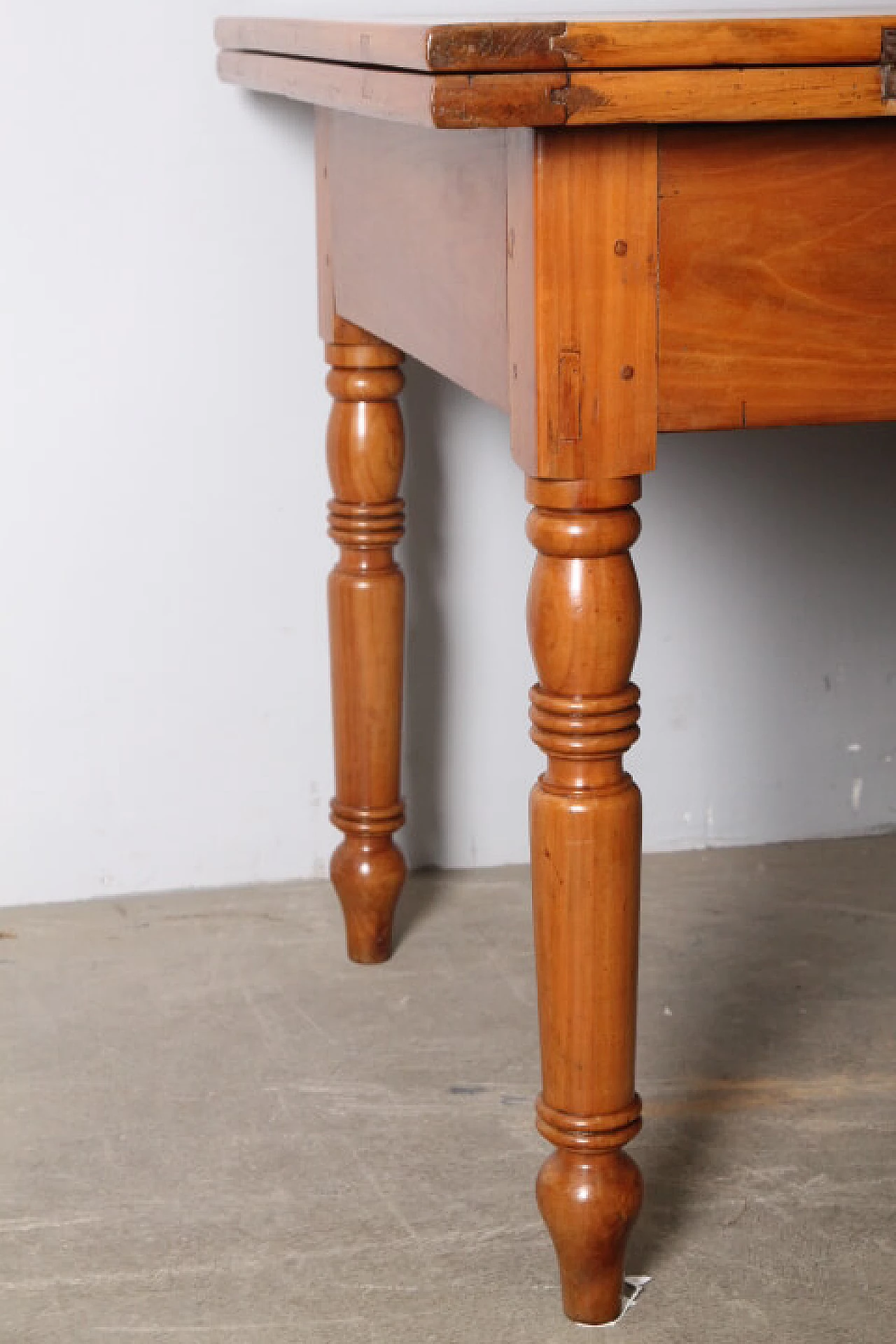 Tavolo allungabile Luigi Filippo in ciliegio massello, metà '800 11