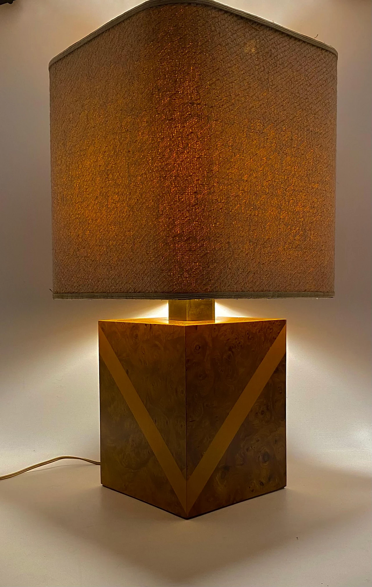 Hollywood Regency table lamp in cubic wood and brass, 1970s 20