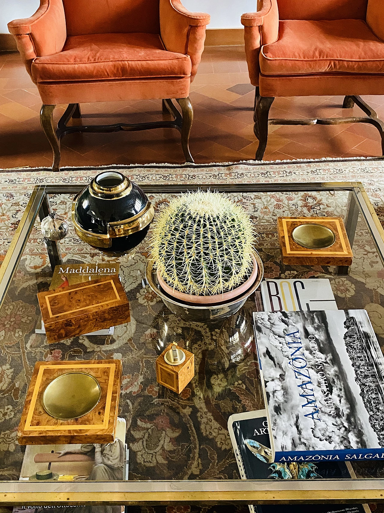 Pair of ashtrays, lighter and cigar holder in brass and wood, 1970s 2