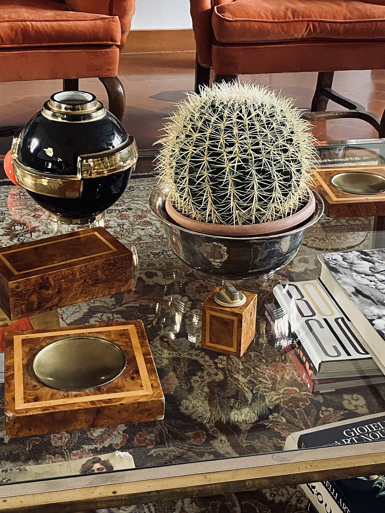 Pair of ashtrays, lighter and cigar holder in brass and wood, 1970s 4