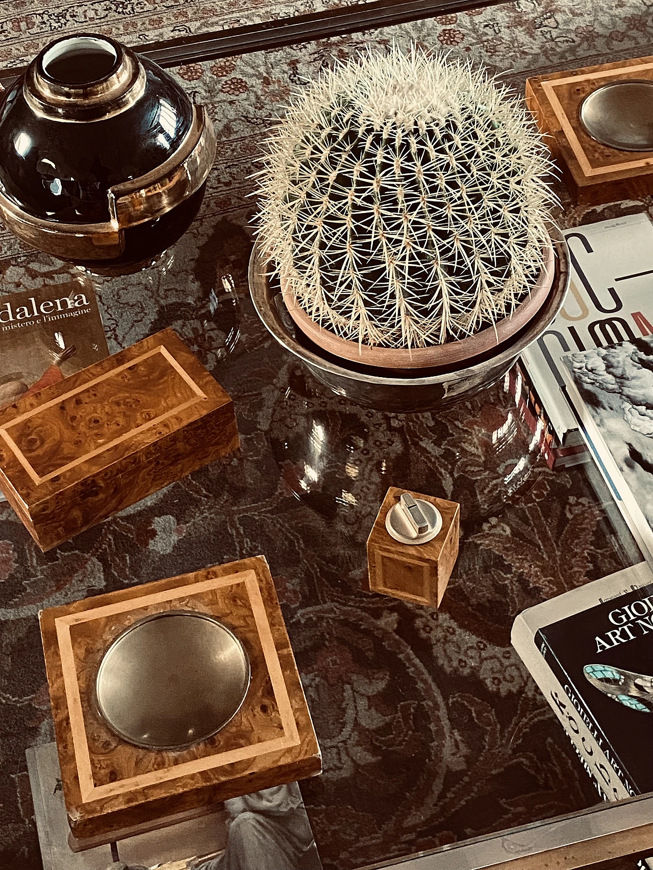 Pair of ashtrays, lighter and cigar holder in brass and wood, 1970s 5