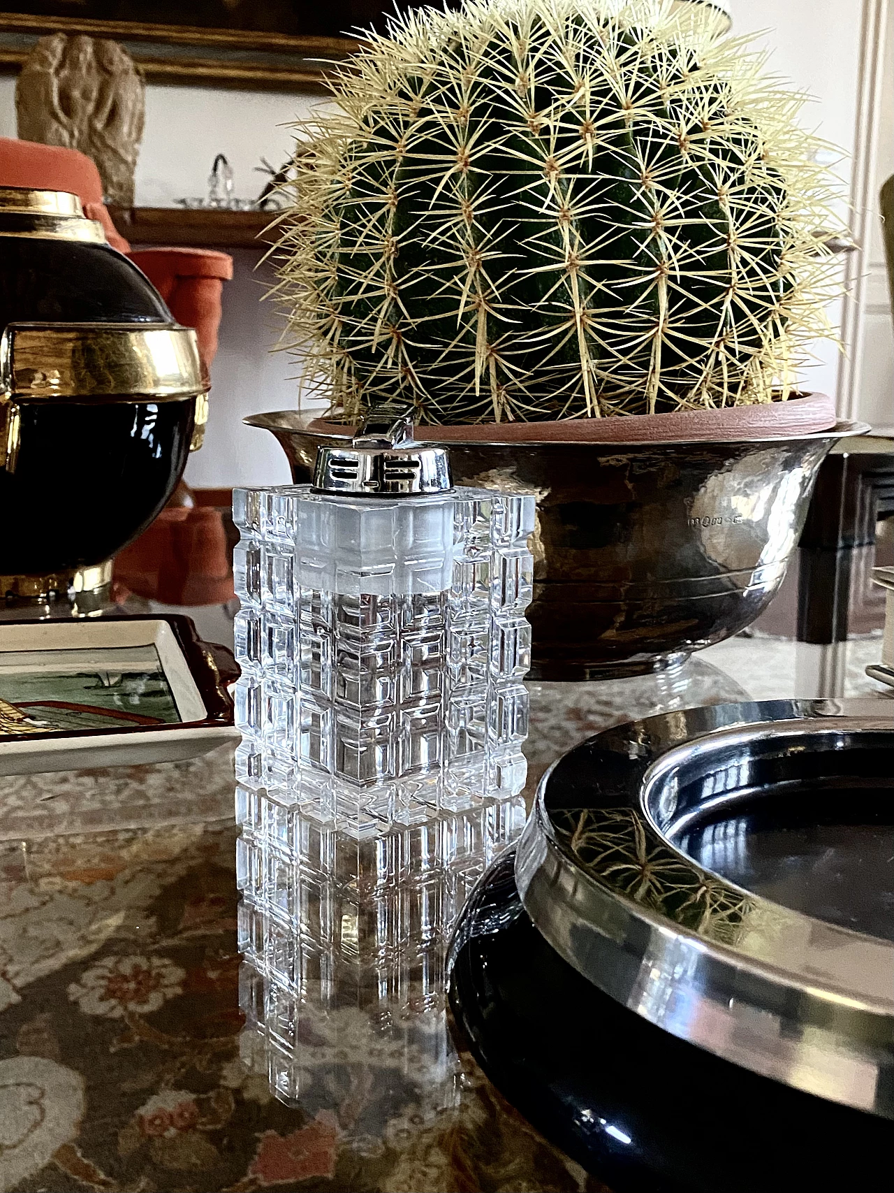 Transparent lucite table lighter, 1970s 5