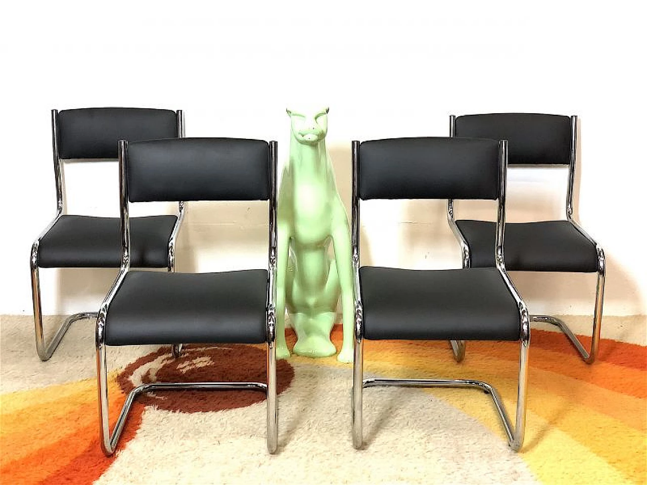 4 Chairs in chromed tubular metal and black leather, 1970s 1