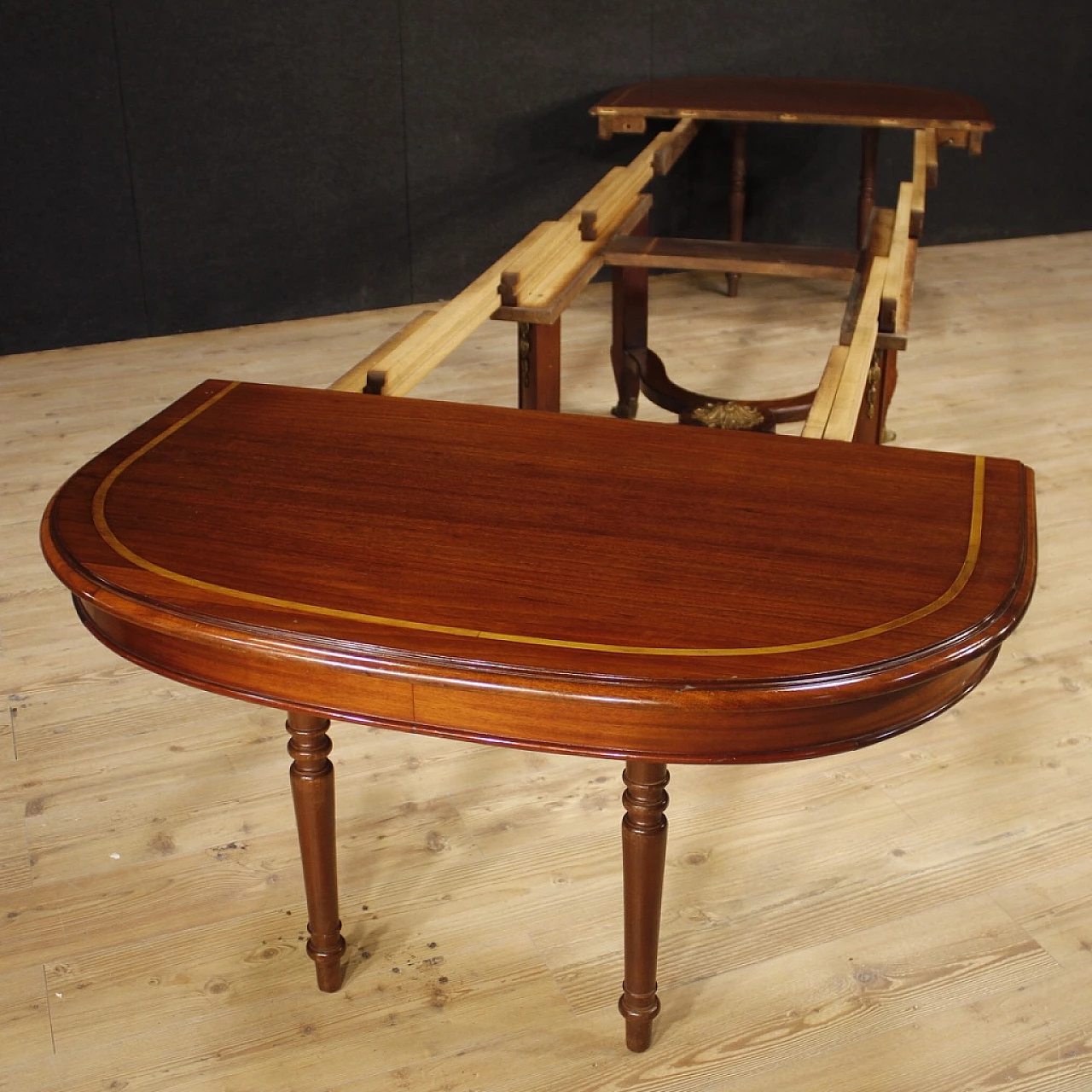 Mahogany extendable table with inlay and bronze details, 1930s 9
