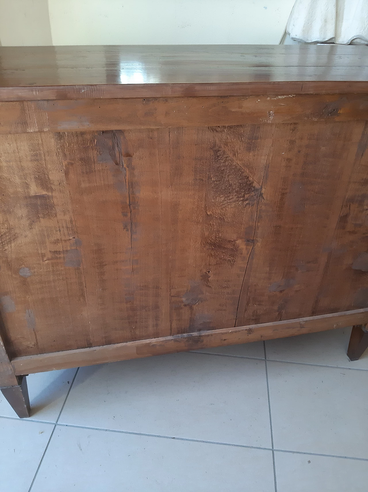 Walnut panelled wood dresser, late 18th century 8