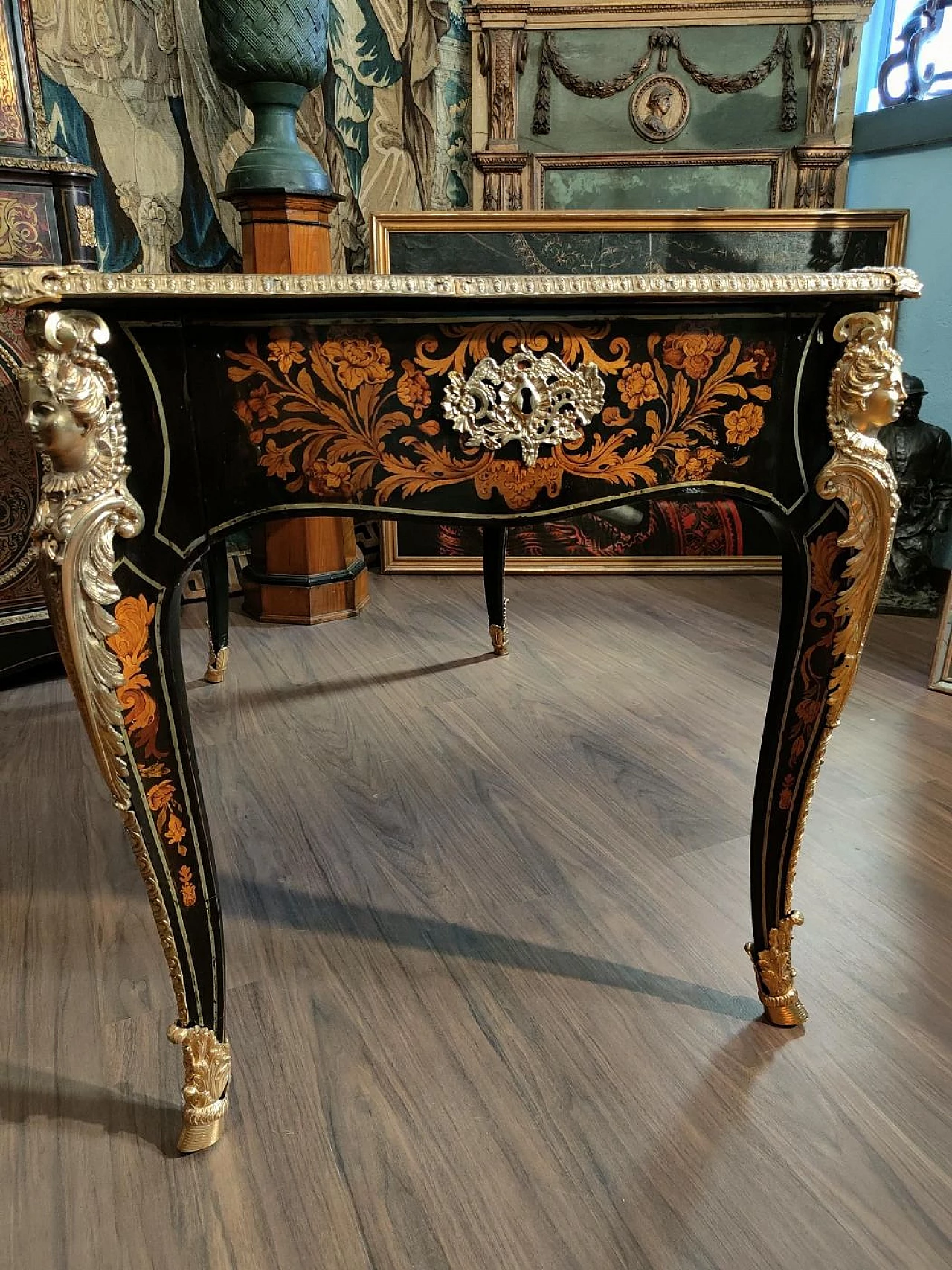 Inlaid desk with floral and animals depictions and applications in gilded bronze, 19th century 5