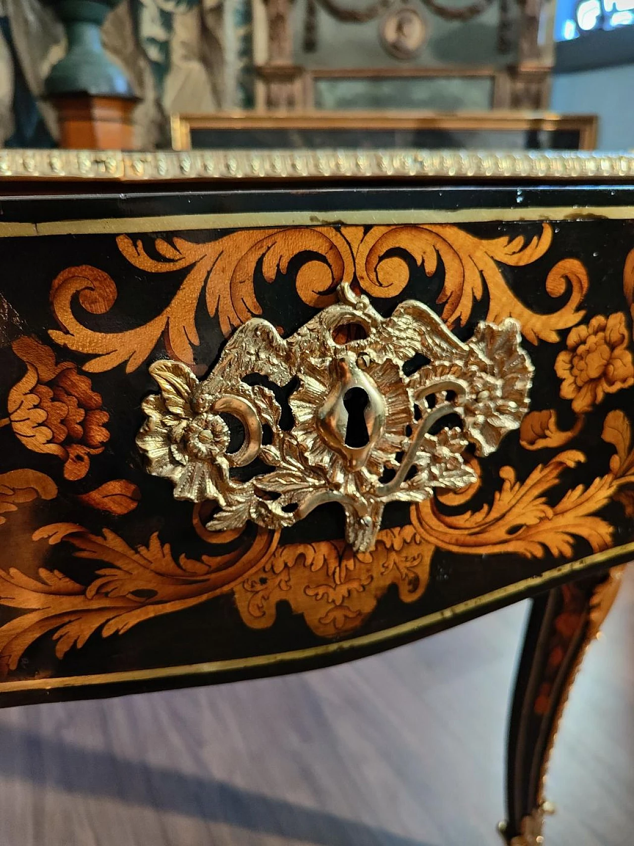 Inlaid desk with floral and animals depictions and applications in gilded bronze, 19th century 7