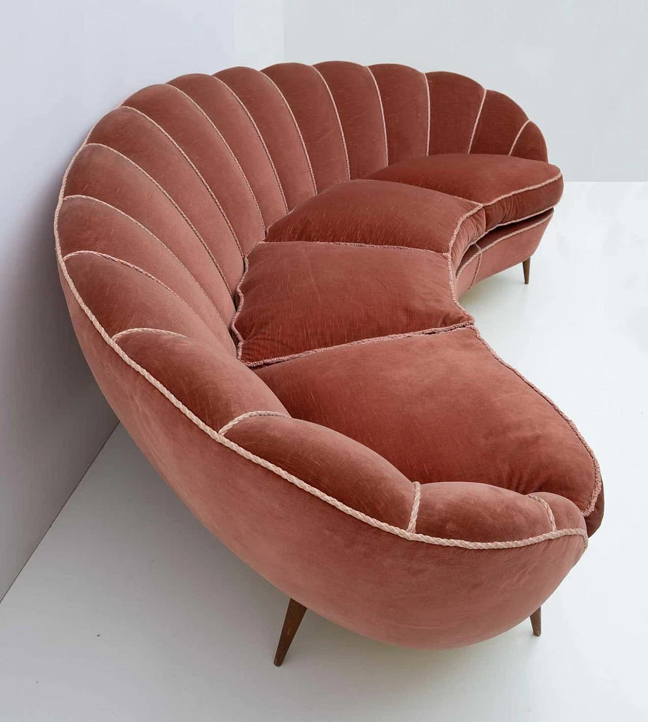 Margherita curved sofa by Gio Ponti for ISA Bergamo, 1950s 2