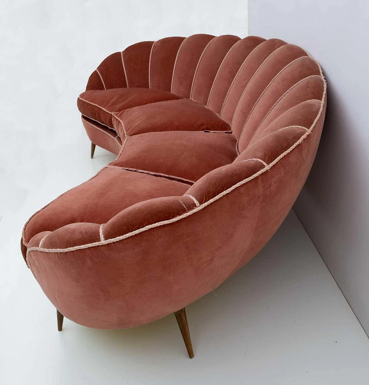 Margherita curved sofa by Gio Ponti for ISA Bergamo, 1950s 3