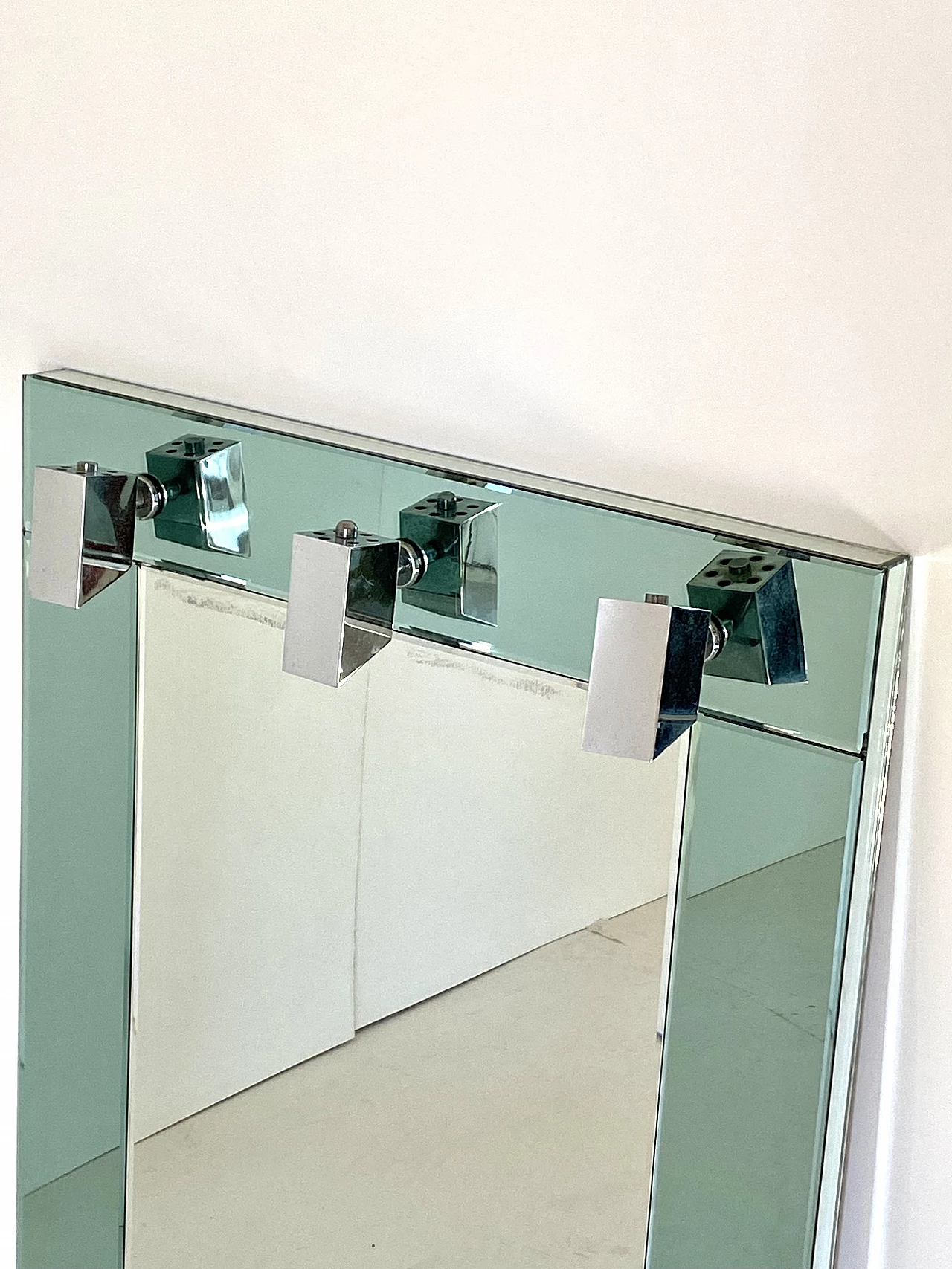 Specchio con cornice in vetro color acqua marina e tre punti luce, anni '60 4