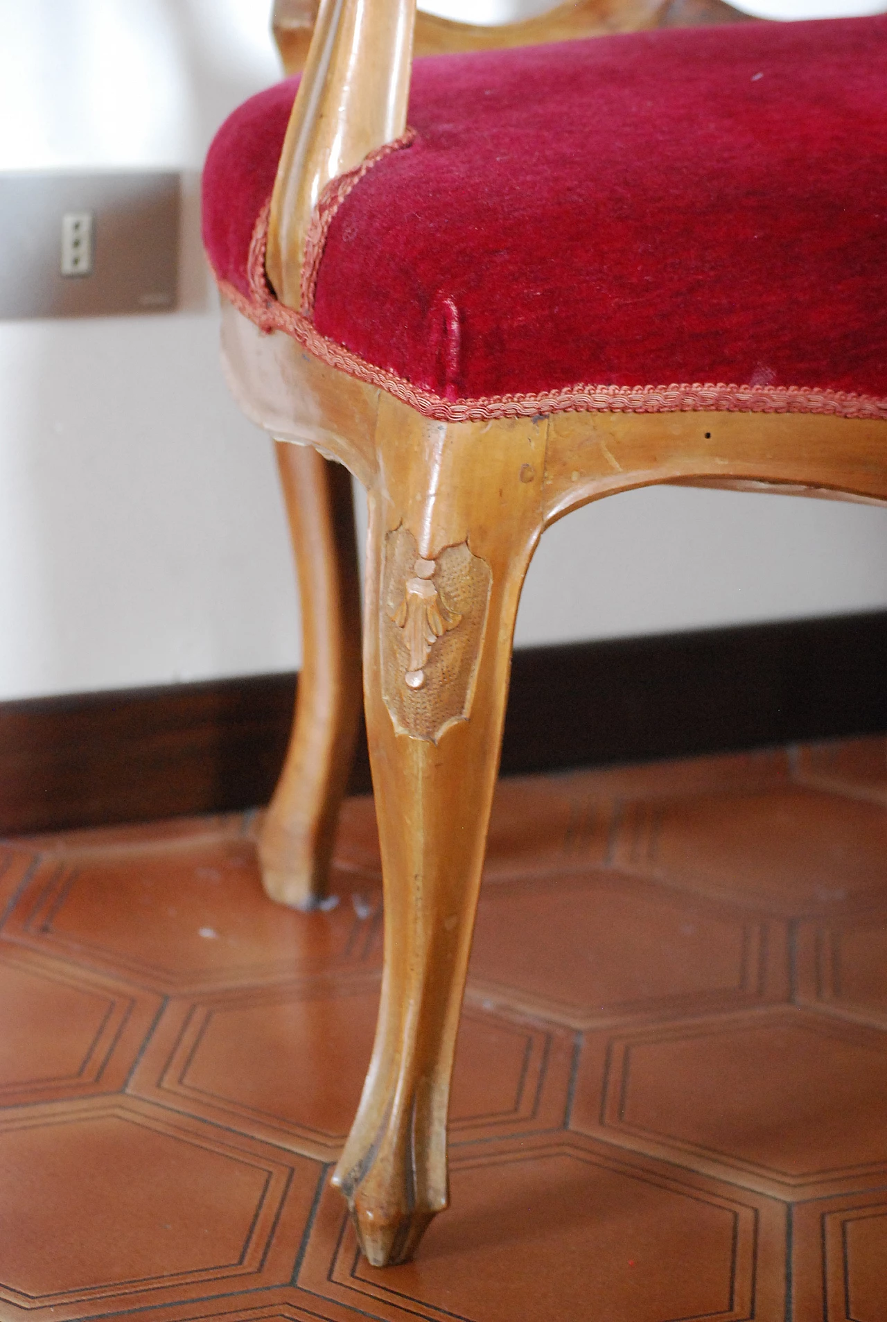 Chippendale style wood and burgundy velvet sofa, early 20th century 2