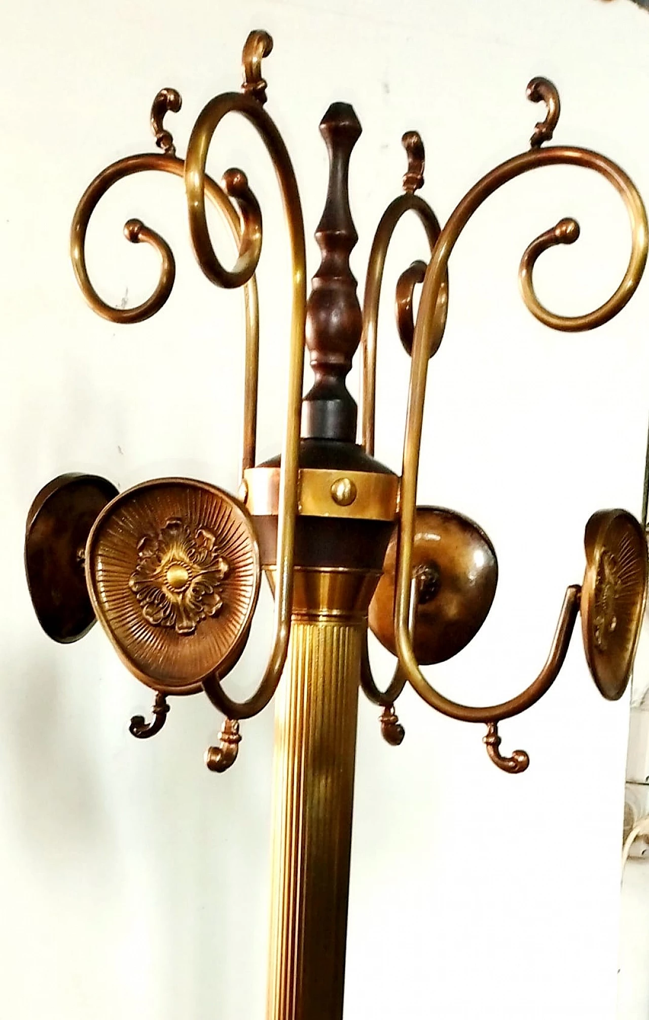 Appendiabiti in ottone e legno, anni '60 1