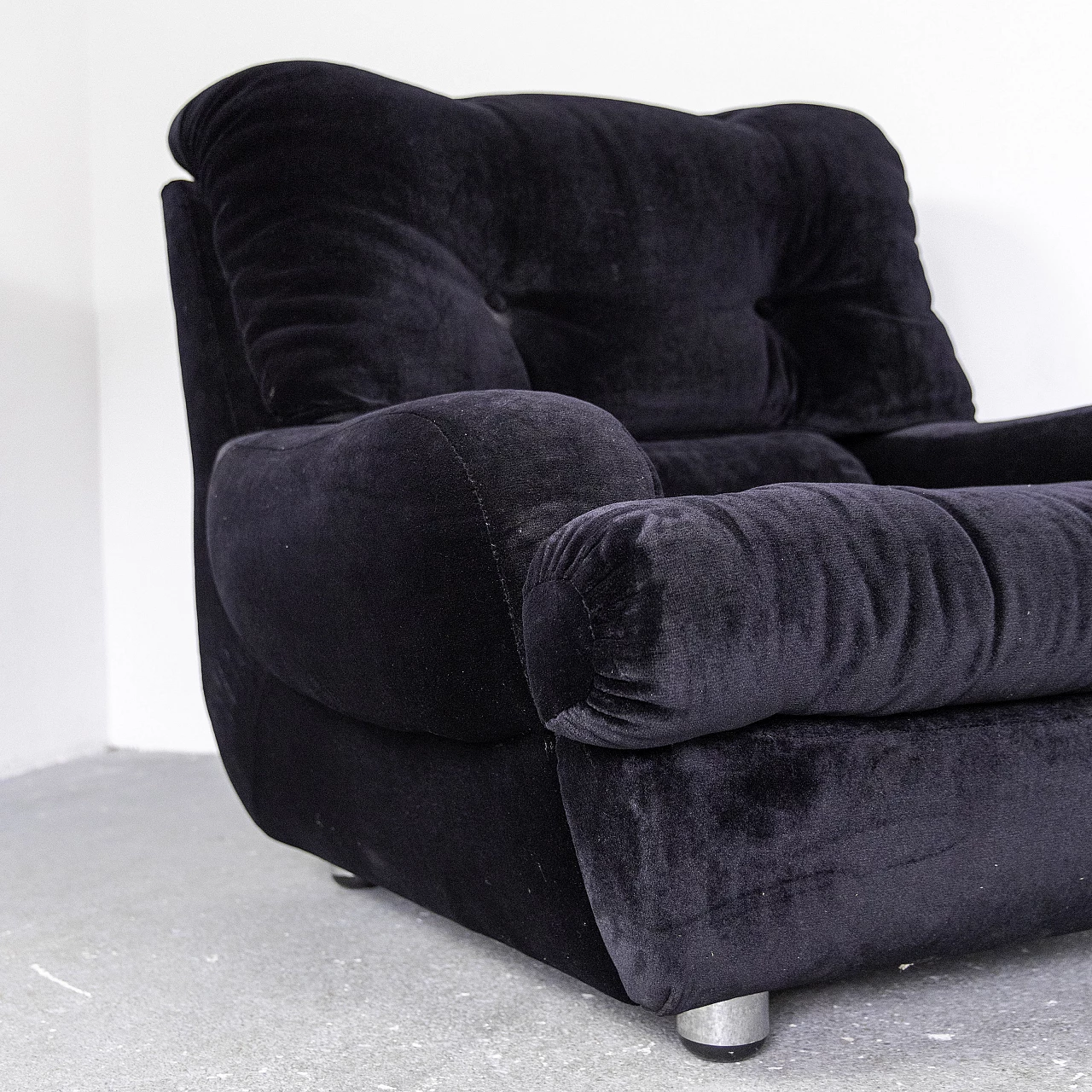 Pair of black velvet armchairs, 1970s 10