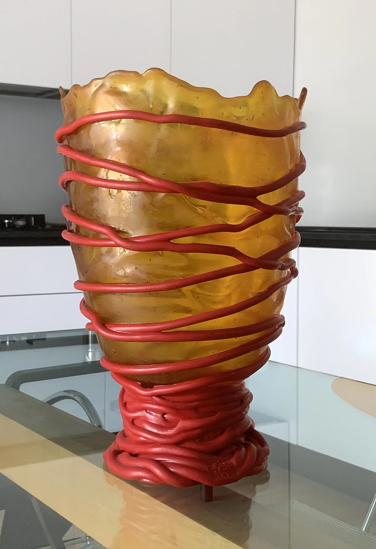 Vaso Spaghetti in resina di Gaetano Pesce 2
