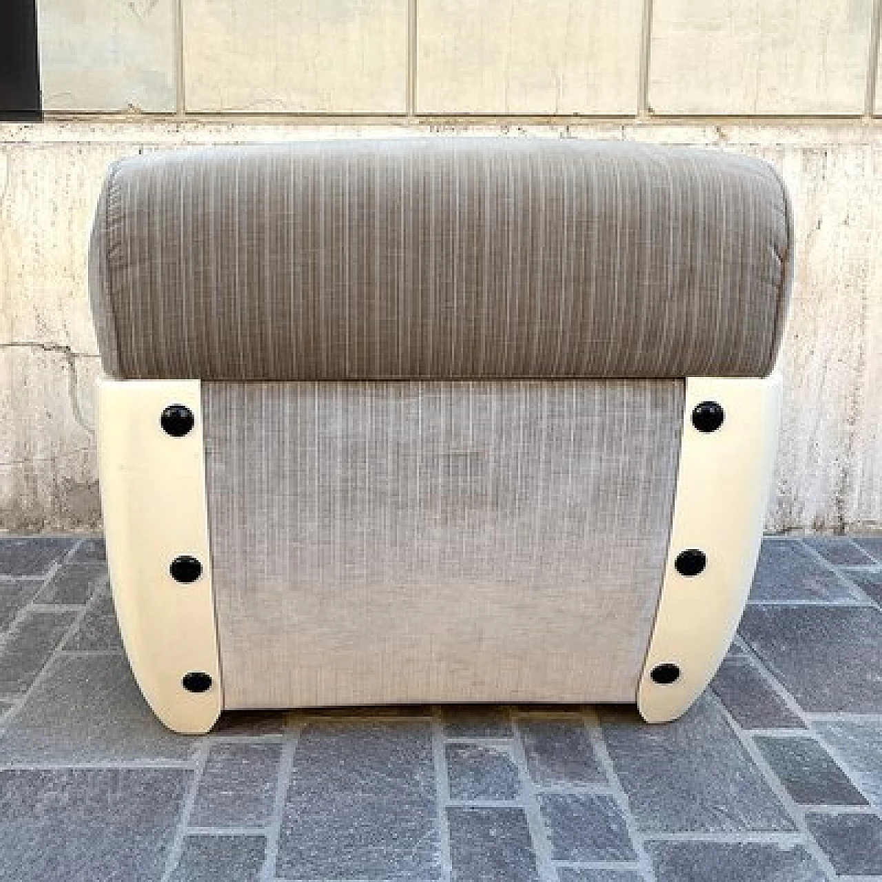 Poltrona in fibra di vetro e velluto grigio, anni '70 5